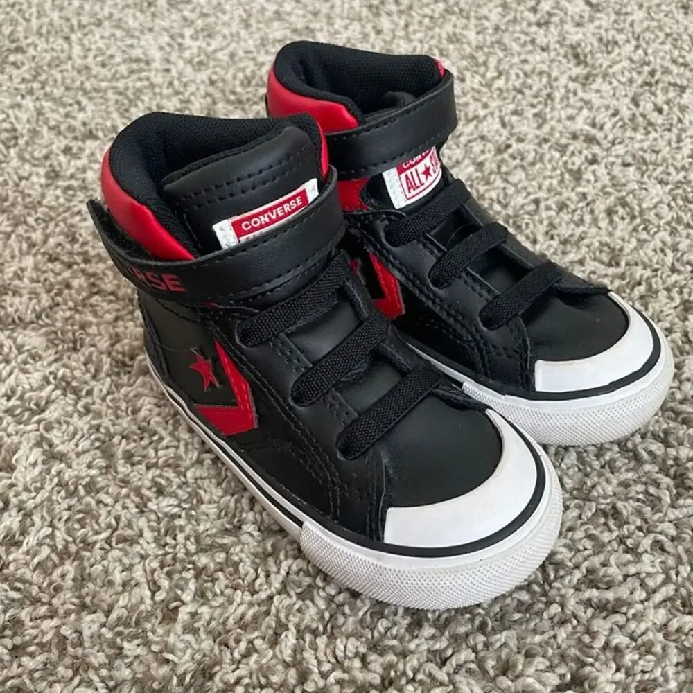 Size 7 / Toddler Boy Converse Sneakers